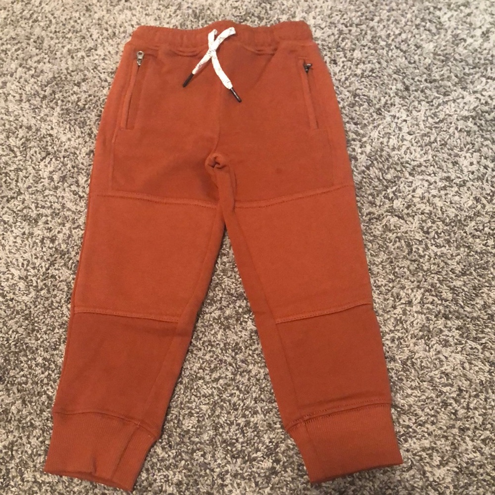 Double knee slim sweatpants in color Amber Woods